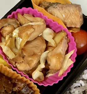 お弁当のおかず◎鳥もも肉炒め蒸し野菜添え