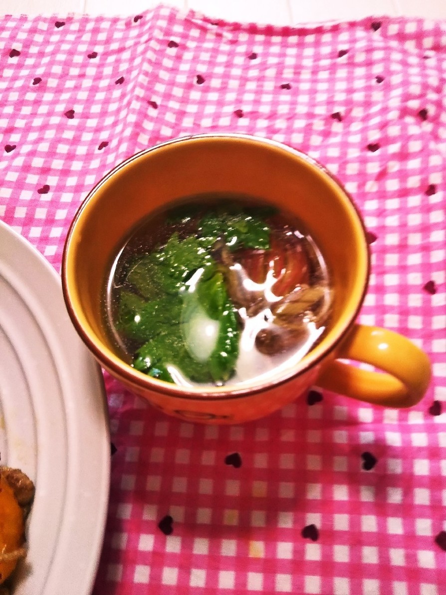 ミョウガとセロリの葉の薬味コンソメスープの画像