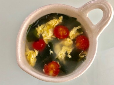 ふんわり卵ミニトマトわかめヘルシースープの写真