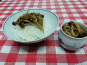 じめじとフキの佃煮の写真