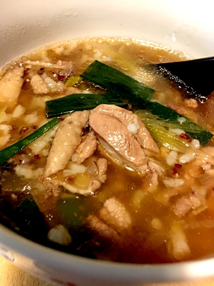 鶏もも肉の韓国風？お米入スープの画像