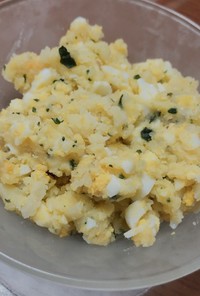 卵と混ぜ込みわかめの簡単ポテトサラダ