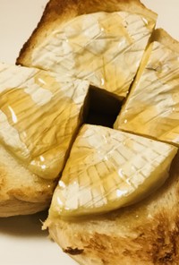 ハチミツ＆カマンベールチーズのトースト