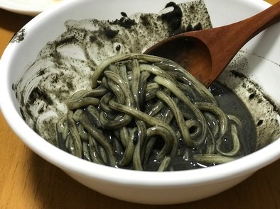 シメのちゃんぽんで黒胡麻麺！の写真