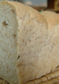 自家製小麦粉とフスマのパン