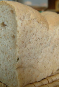 自家製小麦粉とフスマのパン