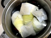 旦那が茹でる筍下処理の写真
