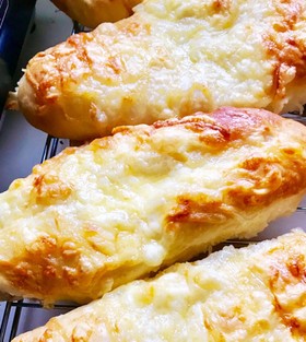 オニオンチーズパン