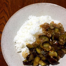 麻婆豆腐の素使用、麻婆なす丼