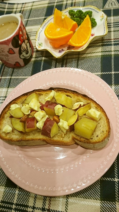 さつま芋とクリチー メープルトーストの写真