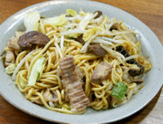 鳥取のホルそば(ホルモン焼きそば)の写真
