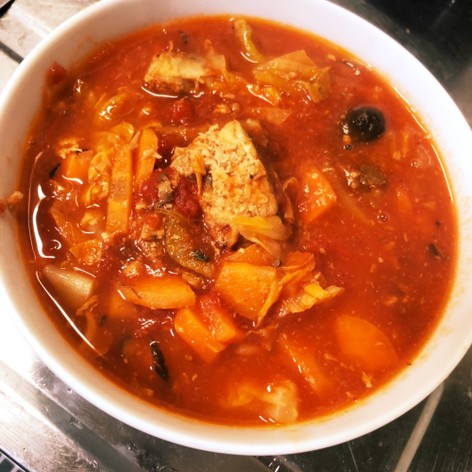 鯖の水煮缶とトマト缶の野菜スープ