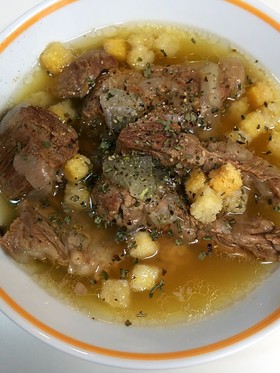 お肉たっぷりビーフコンソメスープ
