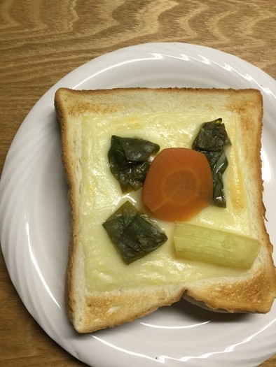 青ねぎの酢味噌和えをのせたチーズトーストの写真