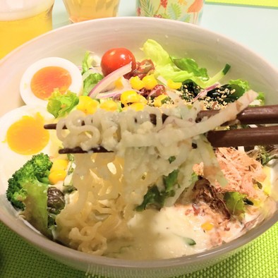 ビシソワーズ風 豆腐スープ冷やしラーメンの写真