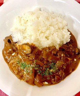 牛切り落としのストロガノフ風煮込み