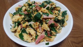 簡単!ニラ玉ベーコンの炒め物