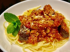 ナスとひき肉のトマトソースパスタ