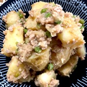 新じゃがの煮物の写真