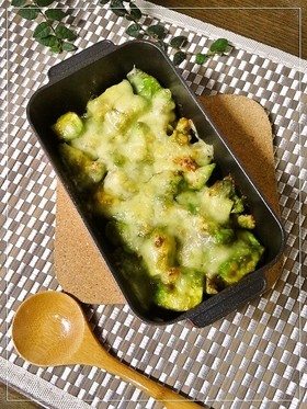 アボカドのくるみ味噌チーズ焼き