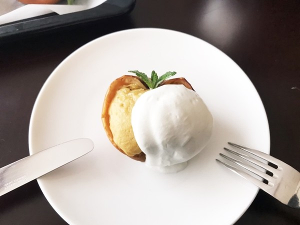 りんごをカップケーキ