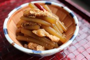 ふきと油揚げの煮物の写真