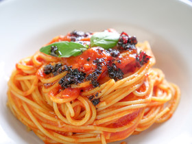 トマトソースパスタ(発酵旨みオイル)