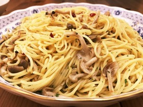 市販のソースで2倍おいしいペペロンチーノ