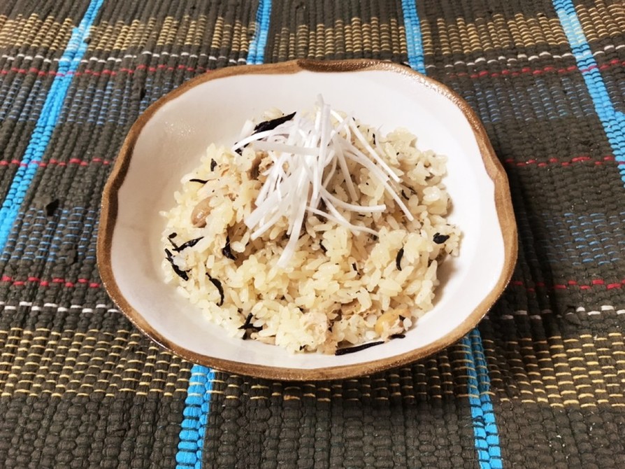 ひじき煮とツナ缶の炊き込みご飯の画像
