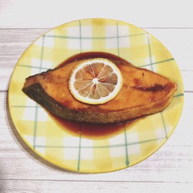 レモン醤油ソースのサーモンソテー