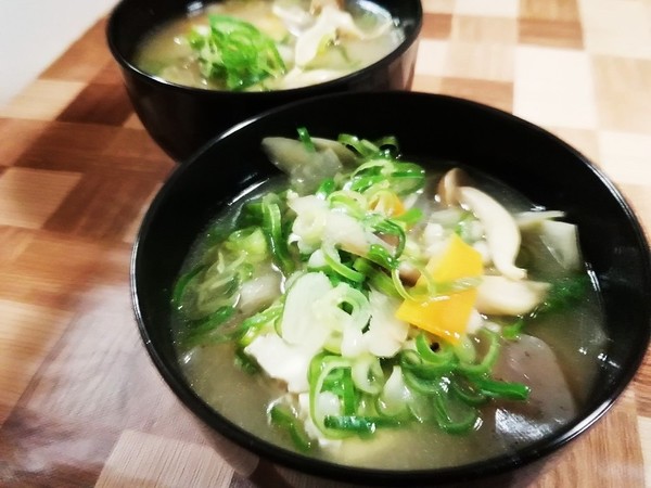 簡単レシピ☆もち麦入り具沢山けんちん汁