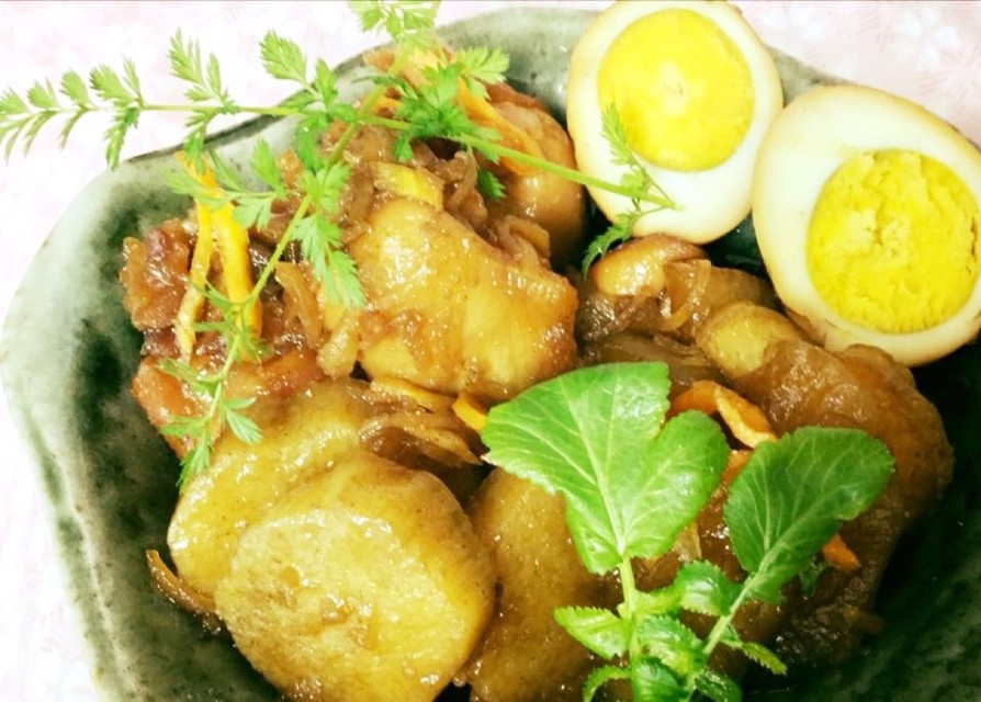 大和芋と鶏手羽元煮卵添えの画像