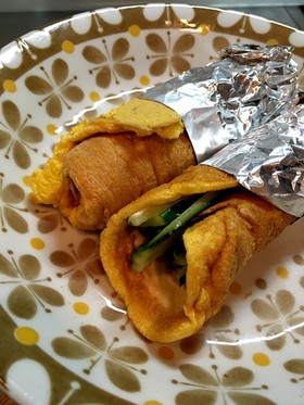 玉子焼きできゅうり巻いた。