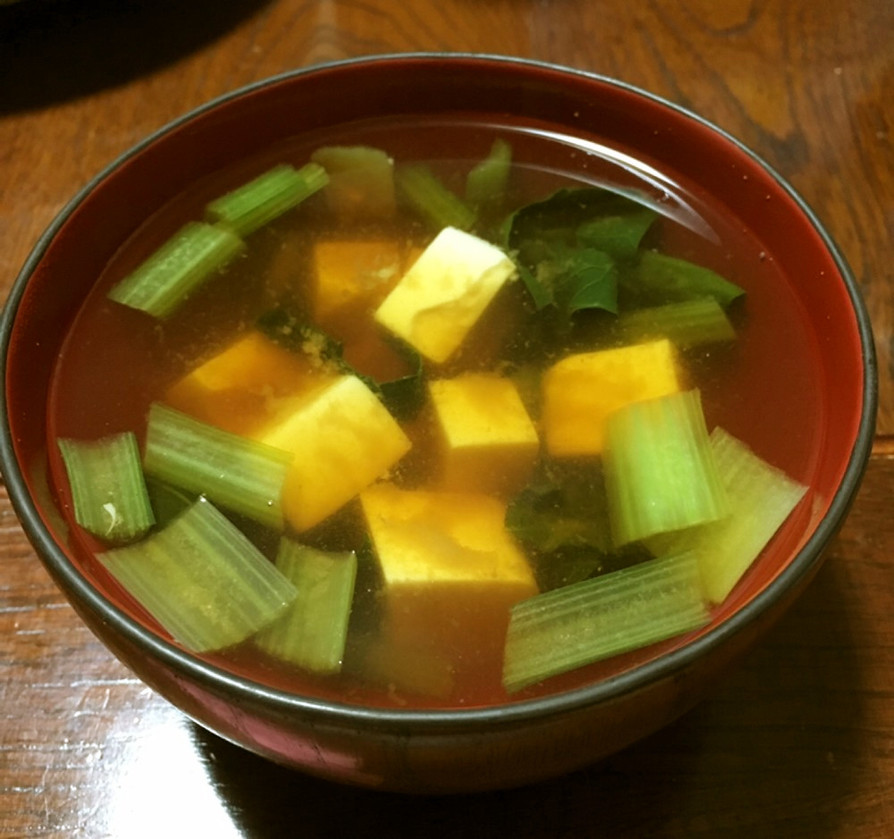 豆腐と小松菜の味噌汁の画像