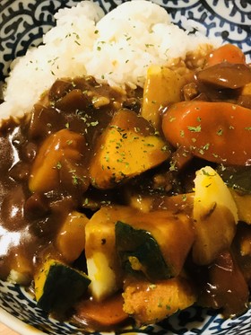 レトルト●塩ゆで温野菜たっぷりのカレー