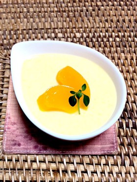 缶詰でお手軽!黄桃のヨーグルトムース