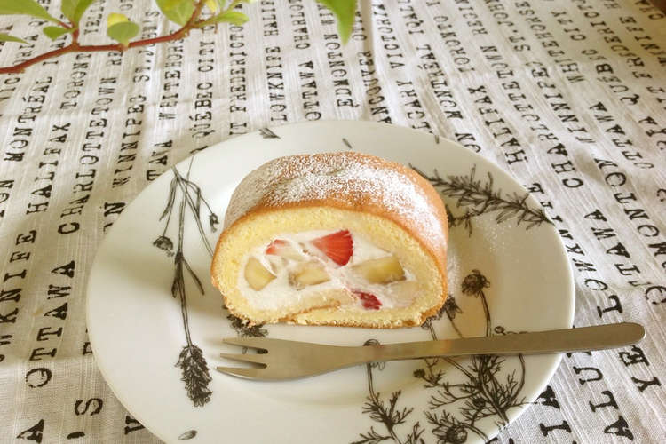 ふんわり しっとりロールケーキ苺とバナナ レシピ 作り方 By Sauternes クックパッド 簡単おいしいみんなのレシピが350万品