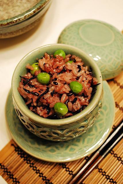 グリーンピースとひじきの黒米ご飯の画像