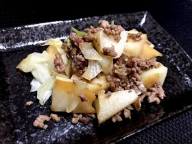 キャベツとジャガイモのそぼろ煮