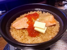★バター醤油★鮭といくらの土鍋ご飯