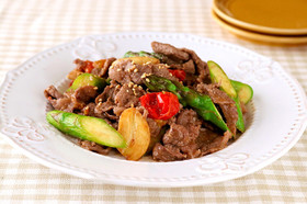 牛肉とアスパラの塩こうじ炒め