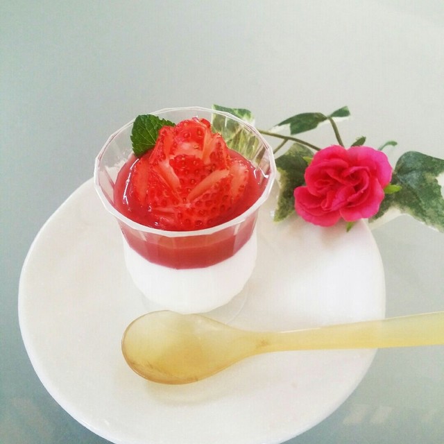 イチゴのバラの飾り切り レシピ 作り方 By Dふらわーず クックパッド 簡単おいしいみんなのレシピが355万品