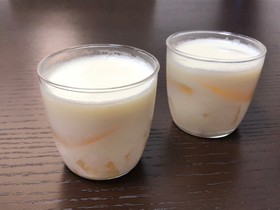 簡単☆フルーツ入り杏仁ミルクプリン