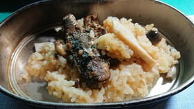 いわしのかば焼き缶詰できのこ飯