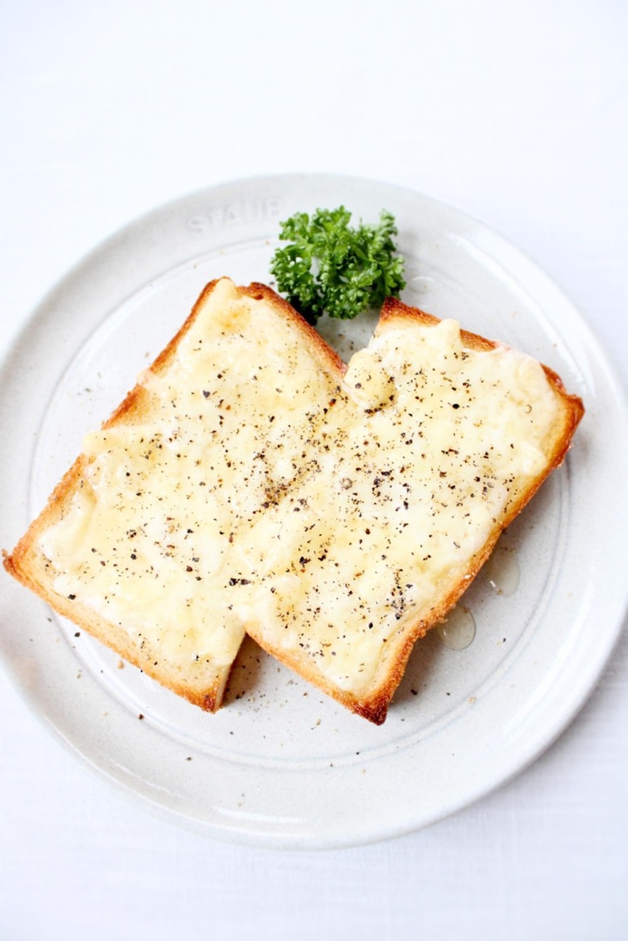 懐かしい味【ハニーバターチーズトースト】の画像