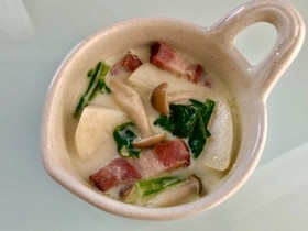 かぶとしめじとベーコンのミルクスープ