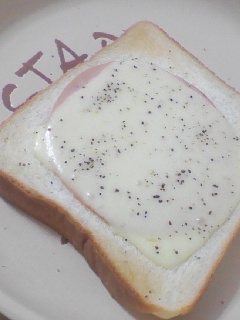 シンプルおいしい★ハムチーズトーストの画像
