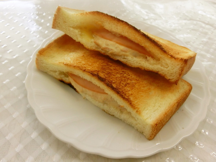 食パンでパニーニの画像