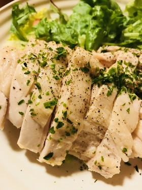 ごまドレッシングでいただく鶏胸肉の丸ゆで