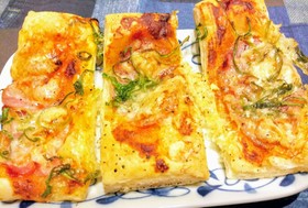 冷凍パイシートで生ハムとネギのピザ